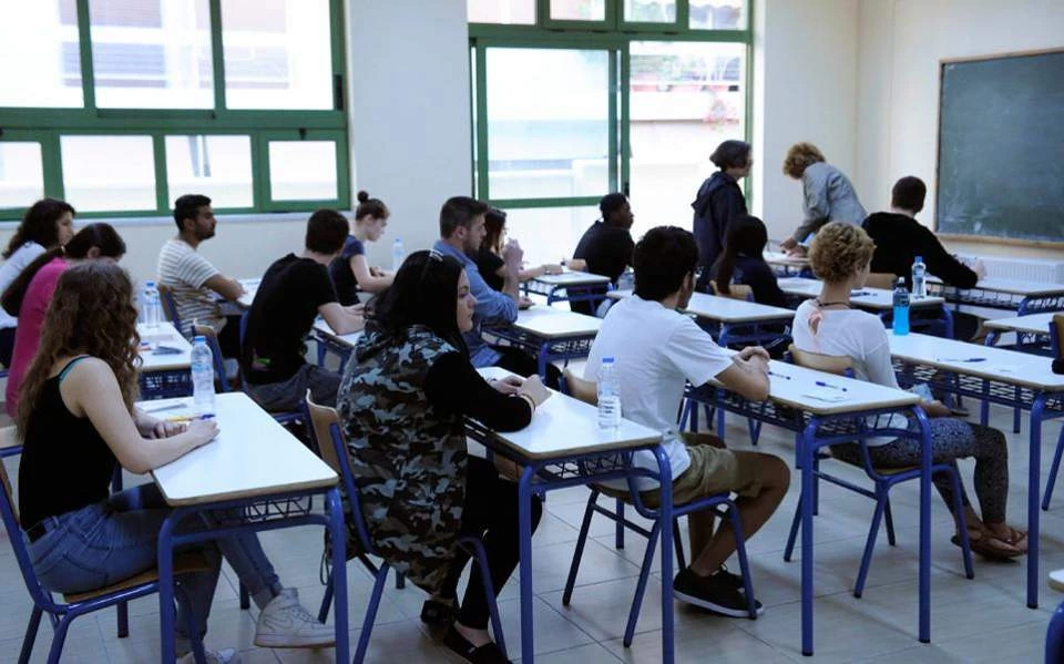 Πανελλαδικές: Τα θέματα σε Λατινικά, Χημεία και Αρχές Οικονομικής Θεωρίας